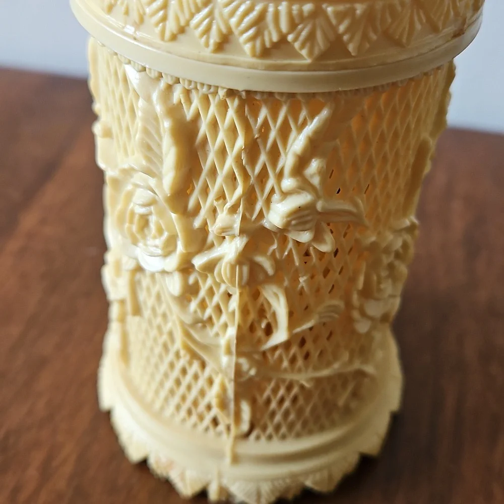 Vintage Ivory Color Plastic Hors d'oeuvre 30 Party Picks Forks in Holder